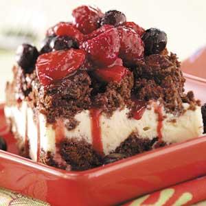 Hot Berries 'n' Brownie Ice Cream Cake_image