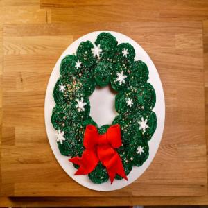 Pull-Apart Cupcake Wreath image