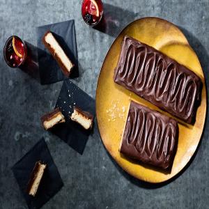 Giant Chocolate Caramel Cookie Bars_image