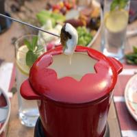 Four Cheese Fondue with Assorted Dippers_image