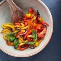 Air-Fried Roasted Sweet Peppers and Onions_image