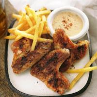 Dry rubbed chicken wings with remoulade dipping sa_image