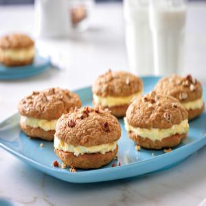 Easy Mallow-Carrot Cake Whoopie Pies_image