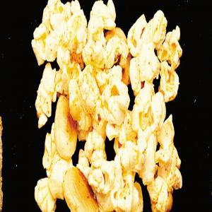 Spicy Popcorn With Piment d'’Espelette and Marcona Almonds_image