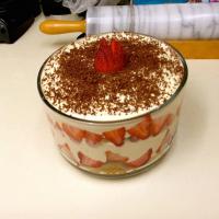 Strawberry Tiramisu Trifle_image