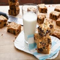 Thick and Chewy Peanut Butter Chocolate Chip Bars image