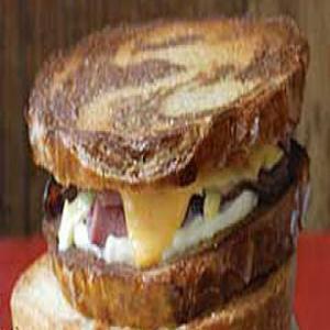 Sándwich de queso y rosbif estilo deli_image