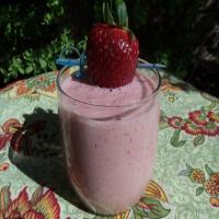 Yogurt Strawberry Sips_image