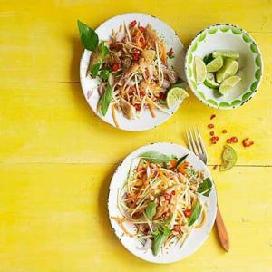 Spicy green mango salad with smoked fish_image