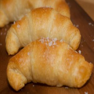 Roll Essentials: Easy/Peasy Buttery Crescents_image