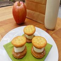 Marshmallow Peanut Butter Cracker Sandwiches_image
