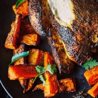 Black pepper & garlic roasted sweet potatoes_image