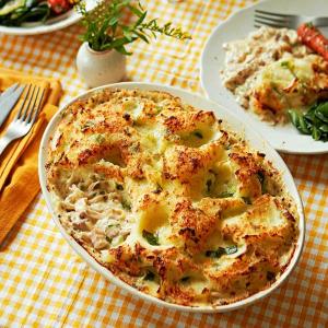 Poached chicken & pancetta pie with spring onion colcannon_image