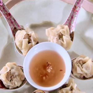Steamed Dumpling Spoons with Special Sauce_image