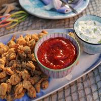 Fried Clams with Tartar and Cocktail Sauces_image