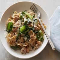 Pasta with Escarole, White Beans and Chicken Sausage_image