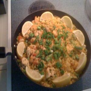 Spanish Paella (with Chicken and Seafood)_image