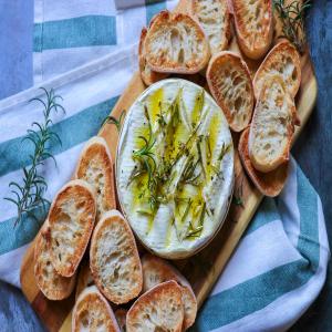 Baked Camembert with Garlic and Herbs_image