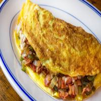 Western Omelette With Bell Pepper, Onion, Ham, and Cheese Recipe_image