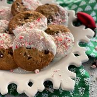 Peppermint Dipped Chocolate Chip Cookies_image