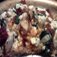 Chicken, Spinach, Sun-Dried Tomato, and Feta Pizza_image