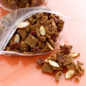 Heart-y Antioxidant Almond Snack Mix_image