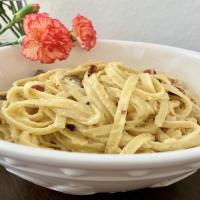 This Garlic Bacon Alfredo Sauce Is So Good, It May Have Caused My Engagement - Just Sayin'_image