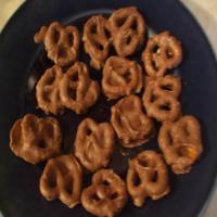 Quick and Easy Chocolate Covered Pretzels_image