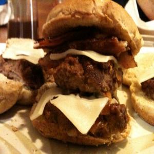 Creamy Blue Cheese-Infused,onion & Bacon Cheeseburger Slider_image