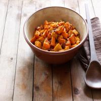 Roasted Sweet Potatoes with Pecans and Spiced Maple Sauce_image