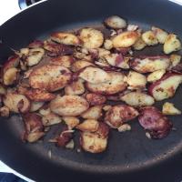 Quick Fried Breakfast Potatoes With Onions_image
