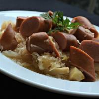 Slow Cooker Knockwurst with Sauerkraut and Apples_image