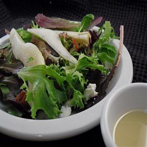Wicklewood's Pear and Roquefort Salad_image