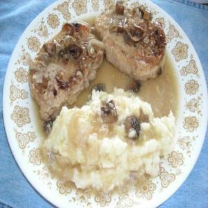 Slow Cook Down Home Pork Chops and Gravy_image
