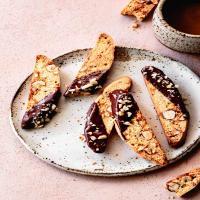 Gluten-Free Biscotti with Hazelnuts & Chocolate_image