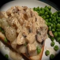 Creamed Chicken With Mushrooms, Pearl Onions & Sherry_image