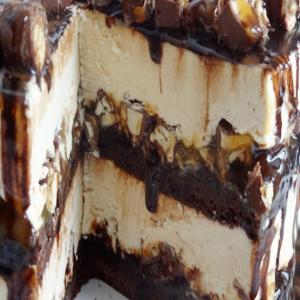 Snickers Brownie Ice Cream Cake_image
