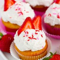 Fresh Strawberry Cupcakes with Whipped Cream Frosting_image