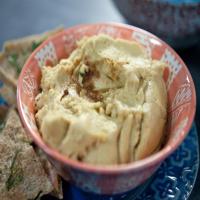 Hummus with Herbed Pita Crisps_image