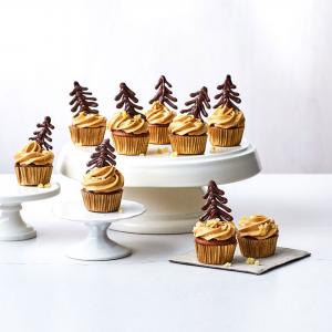 Ghirardelli Mini Gingerbread-Chocolate Chip Cupcakes With Molasses Buttercream_image