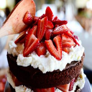 Chocolate Strawberry Nutella Cake Recipe - (4.1/5)_image