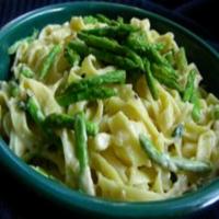 Penne With Asparagus and Cream Sauce_image