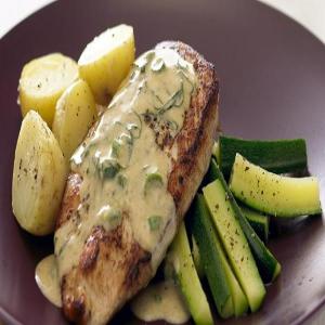 Chicken breast with basil wine sauce_image