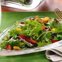 Mixed Greens with Olives & Red Pepper_image