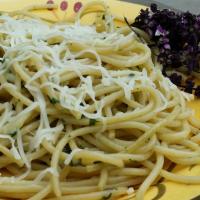 Garlic and Thai Basil Spaghetti_image