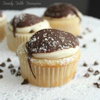 Chocolate Dipped Cannoli Cupcakes_image