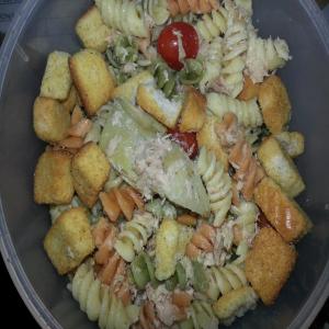 Easy Tuna Pasta Salad With Artichokes and Croutons_image