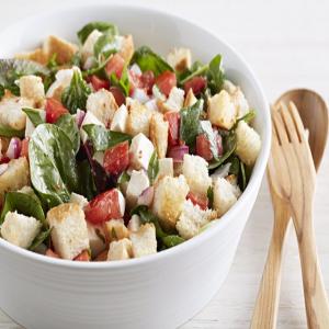 Bruschetta Salad with Fresh Mozzarella_image