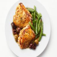 Skillet Chicken Thighs with Olives and Green Beans_image
