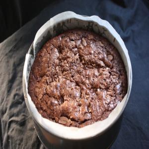 Melt-And-Mix Chocolate Chunk Mud Cake_image